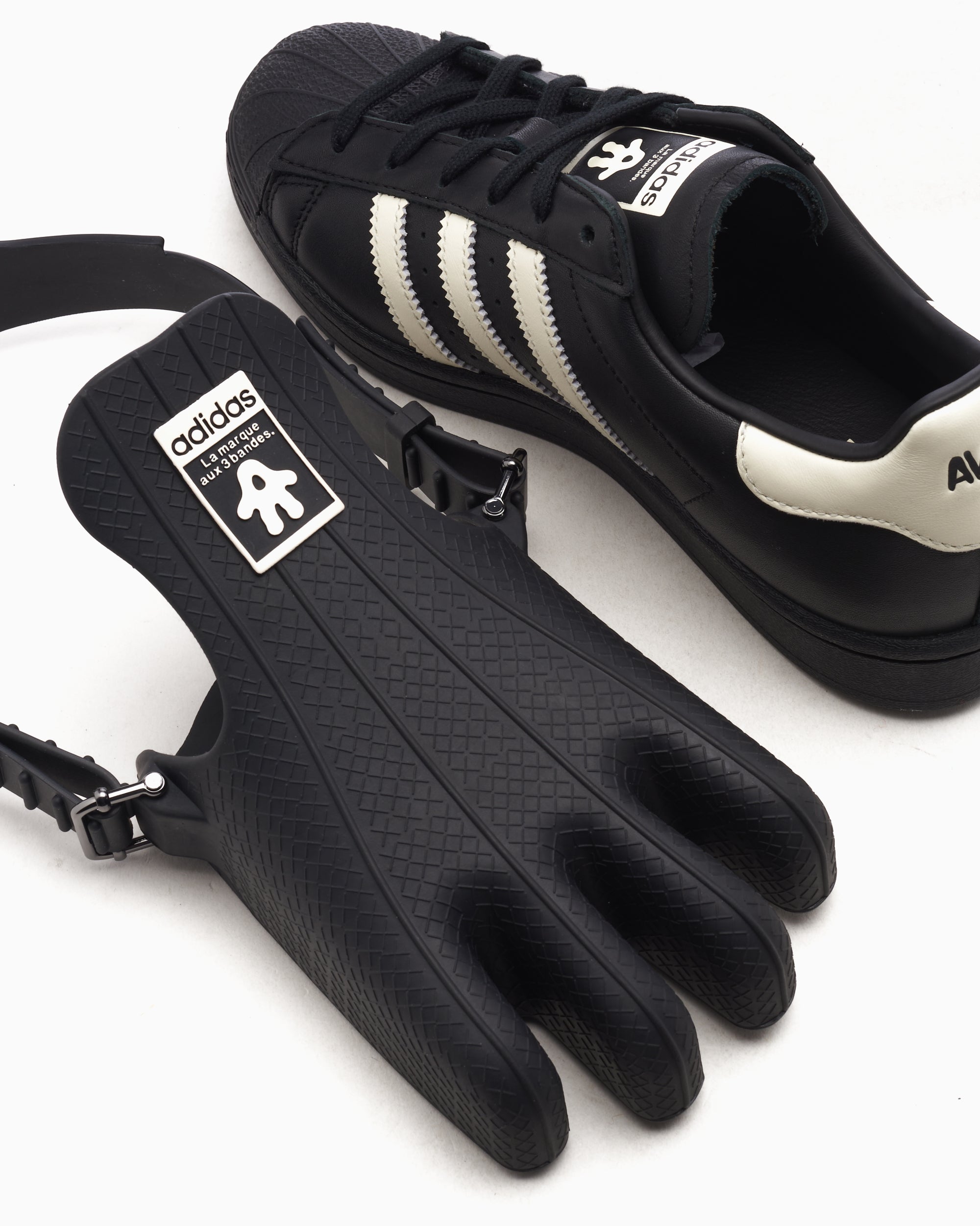 Sneakers adidas Originals x AVAVAV Women's Superfinger Superstar - JP7141