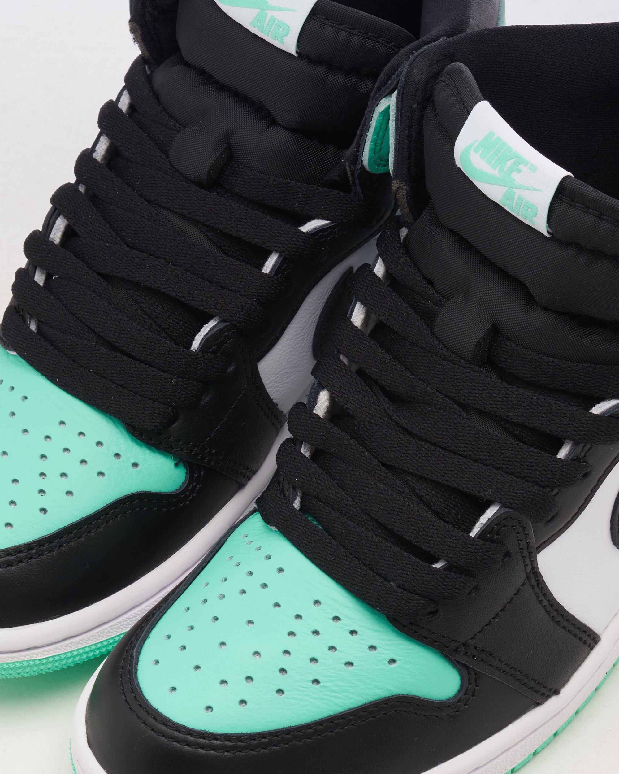 Sneakers Air Jordan 1 Retro High OG "Green Glow" - DZ5485-130