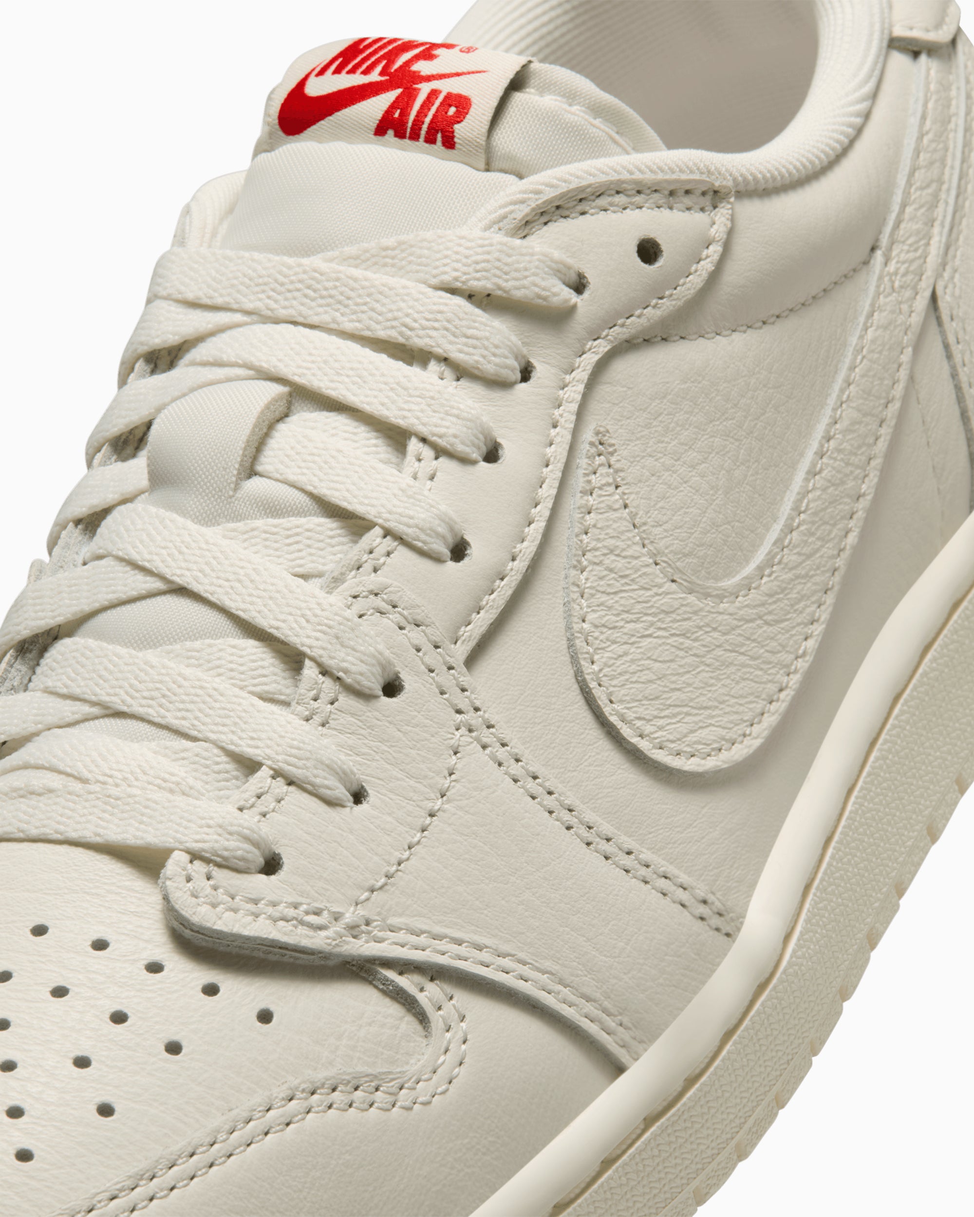 Sneakers Air Jordan 1 Retro Low OG "Sail and University Red" - HQ6998-100