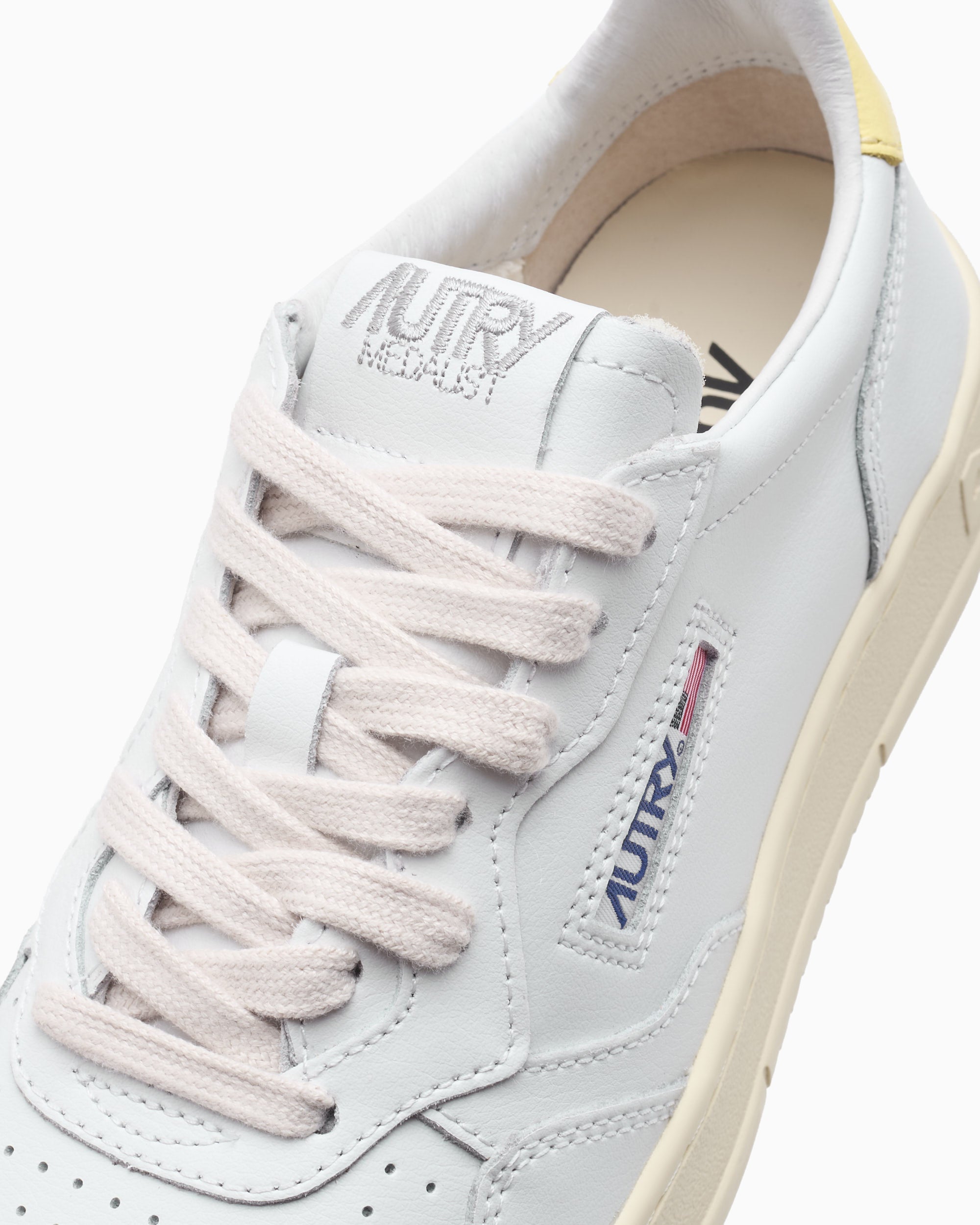 Sneakers Autry Women's Medalist Low Leather - AULWLL09