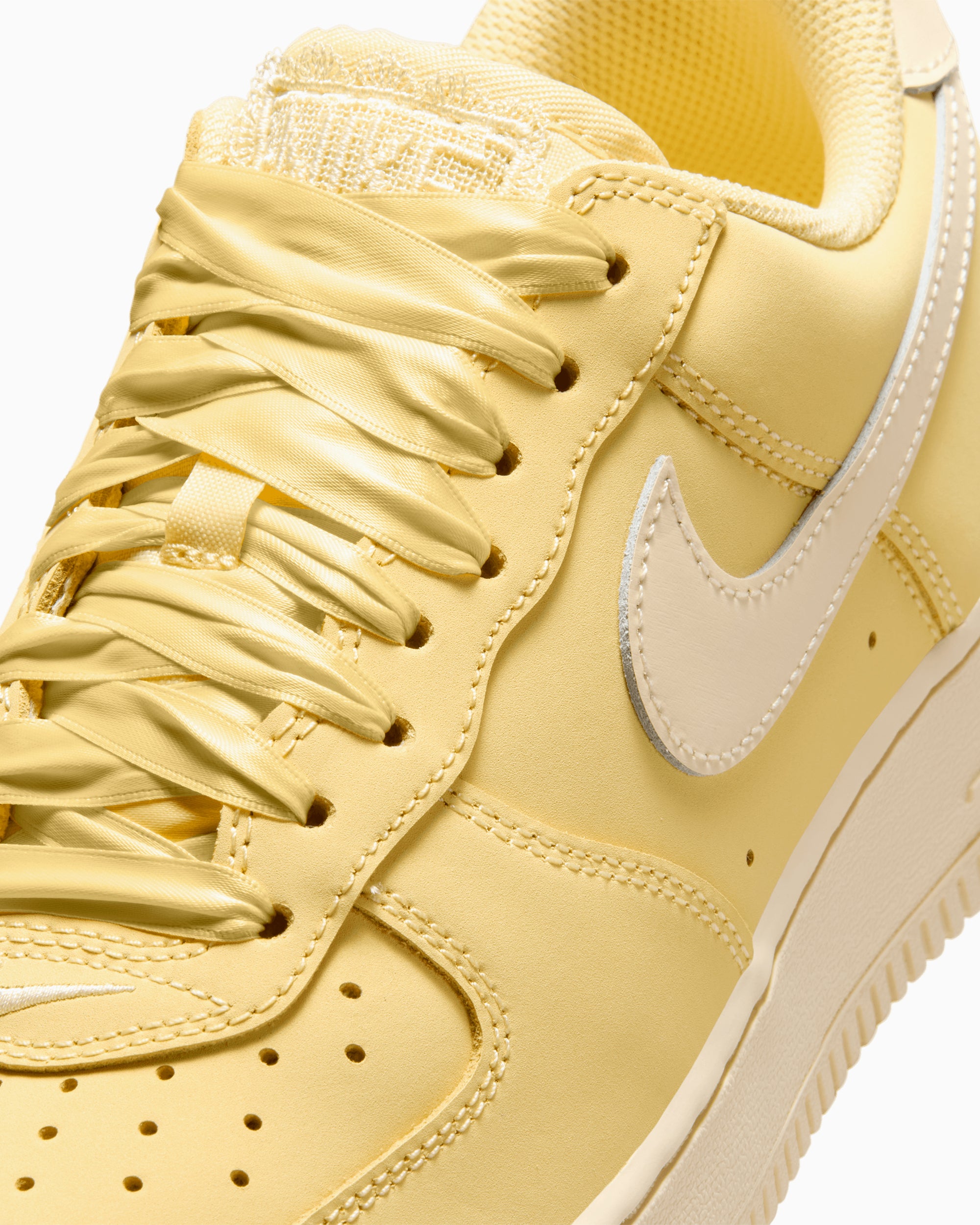 Sneakers Nike Women's Air Force 1 Retro Premium "Ribbon Lace" - IR0871-700