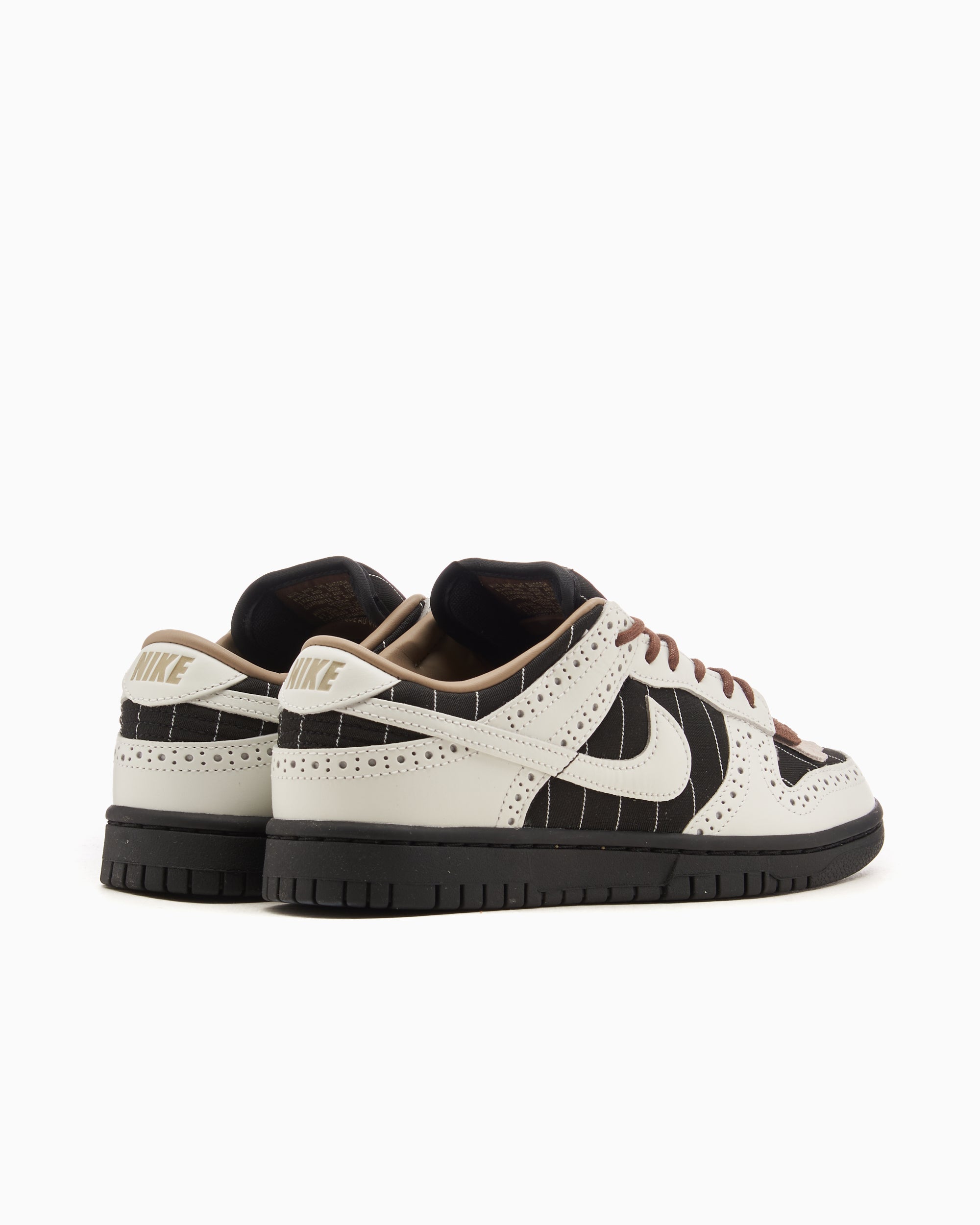 Sneakers Nike Women's Dunk Low LX "Brogue Pinstripe" - FV3642-010