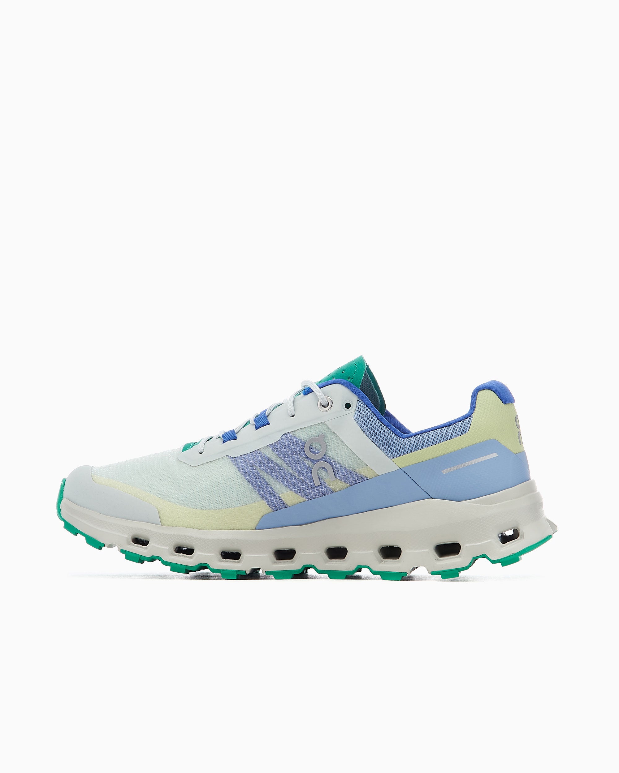 Sneakers On Cloudvista - 64.98273