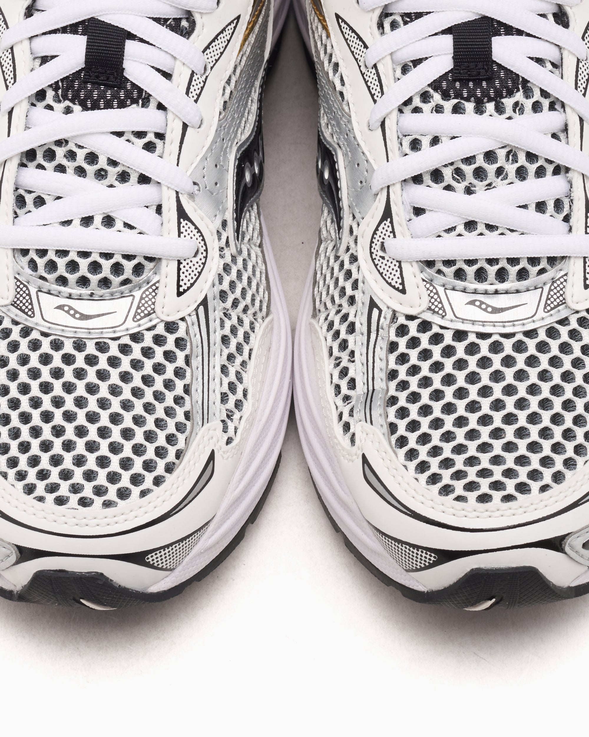 Sneakers Saucony Progrid OMNI 9 - S70739-9