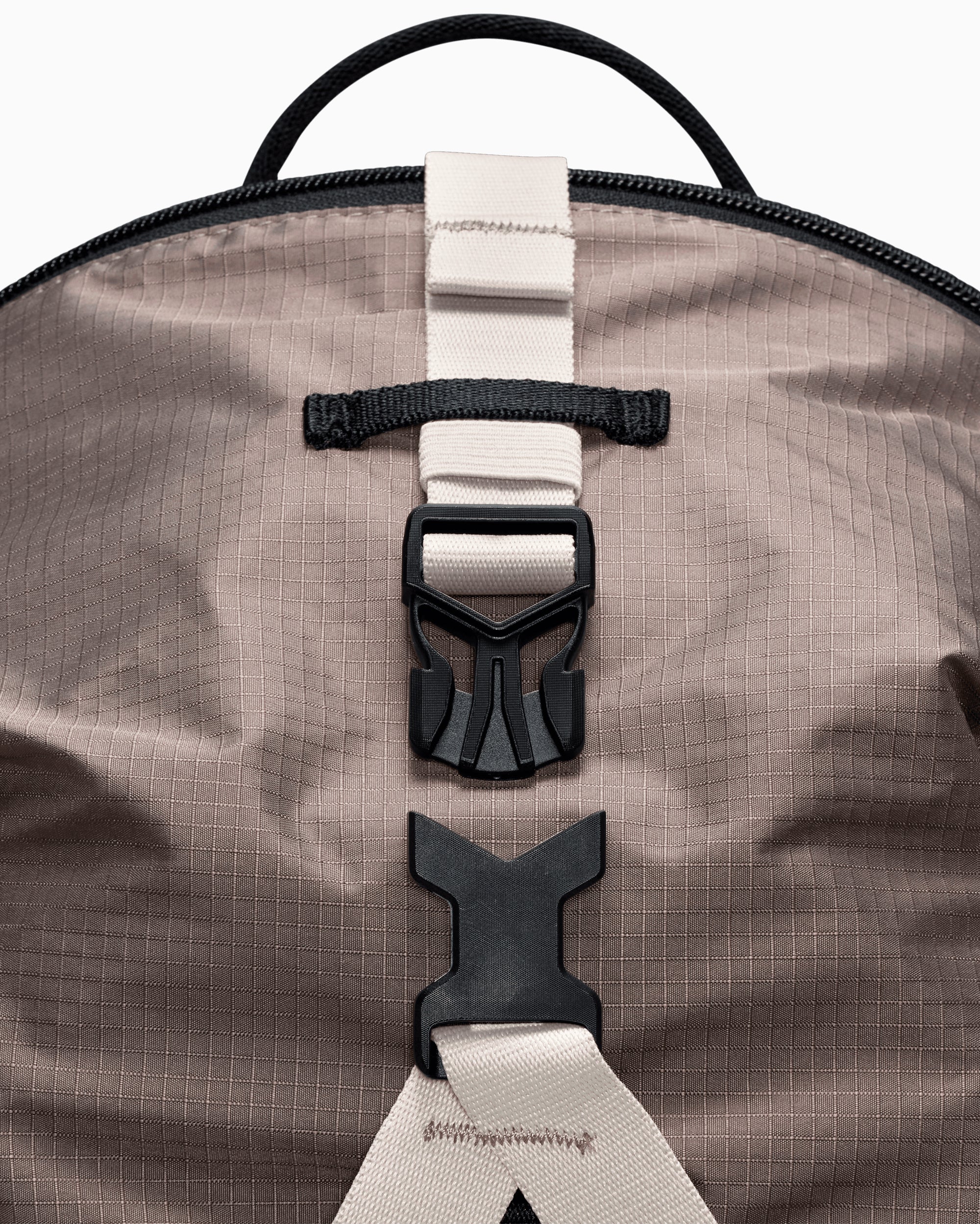 Backpacks and Suitcases Nike ACG Daymax 25L Unisex Backpack - HJ8178-010