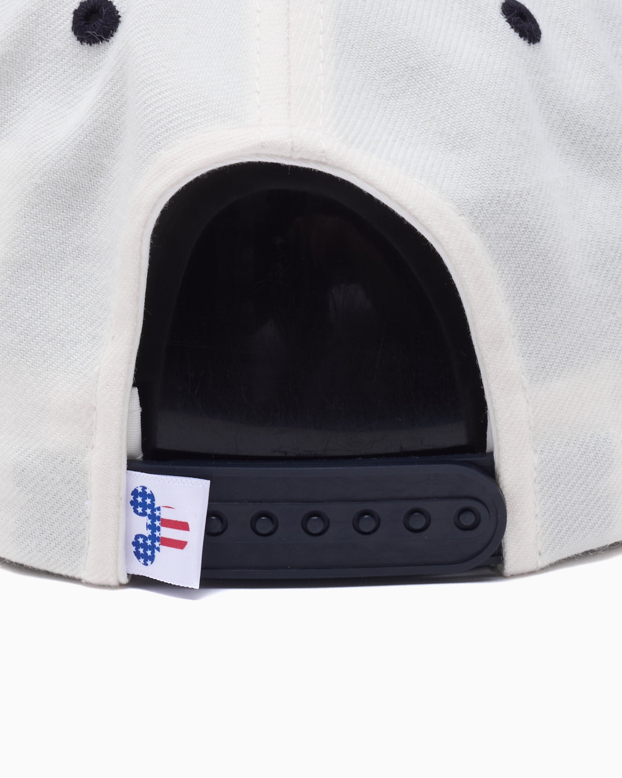 Caps thisisneverthat® Mickey Two-Tone Unisex Cap - DS251WHWBC01-WHNA
