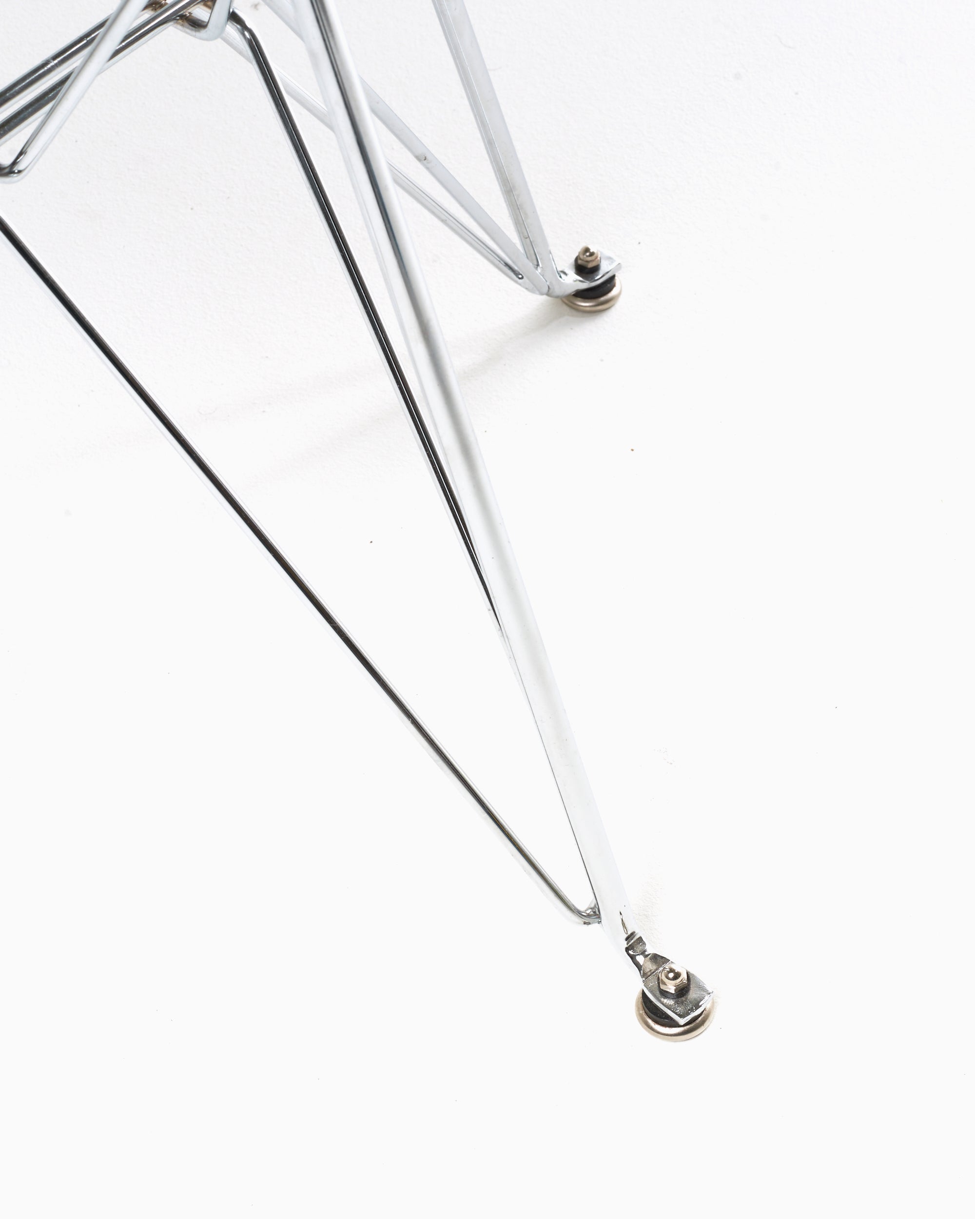 Decoration Pleasures x Nerd Modernica Shell Chair - P23N008-CAMO