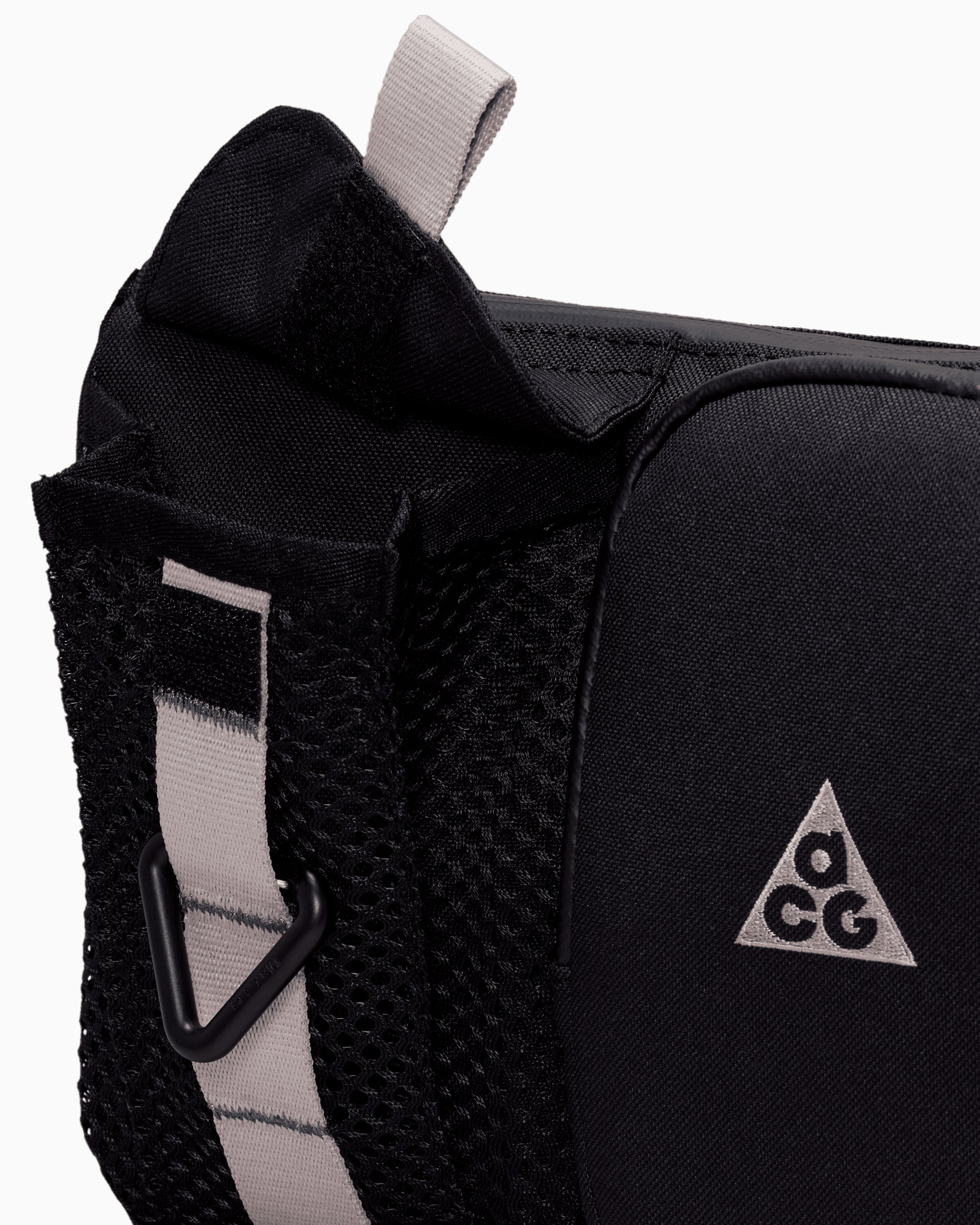 Handbags Nike ACG Daymax Unisex Shoulder Bag - HJ8180-010