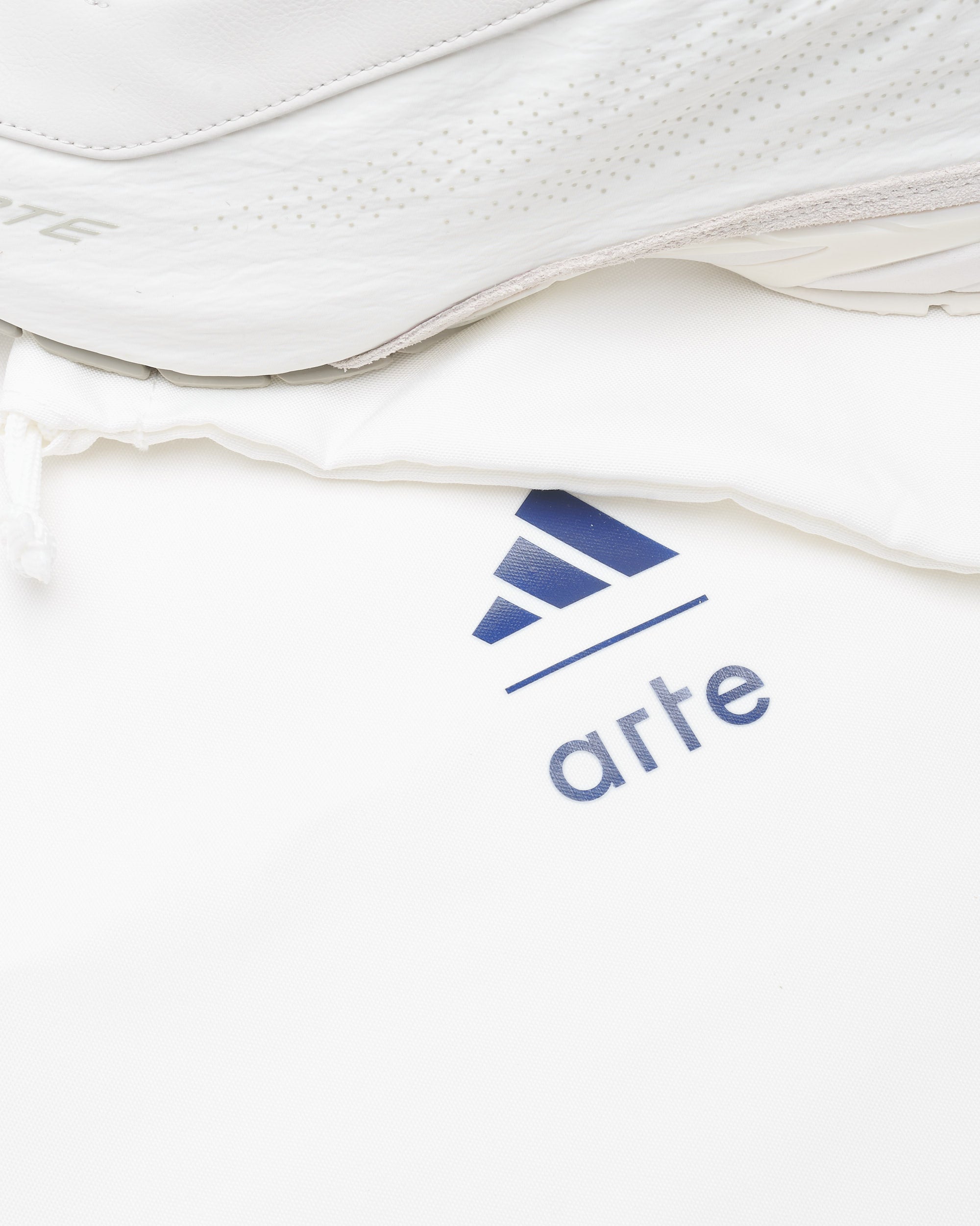 Sneakers adidas Originals x Arte Antwerp F50 - KK3245