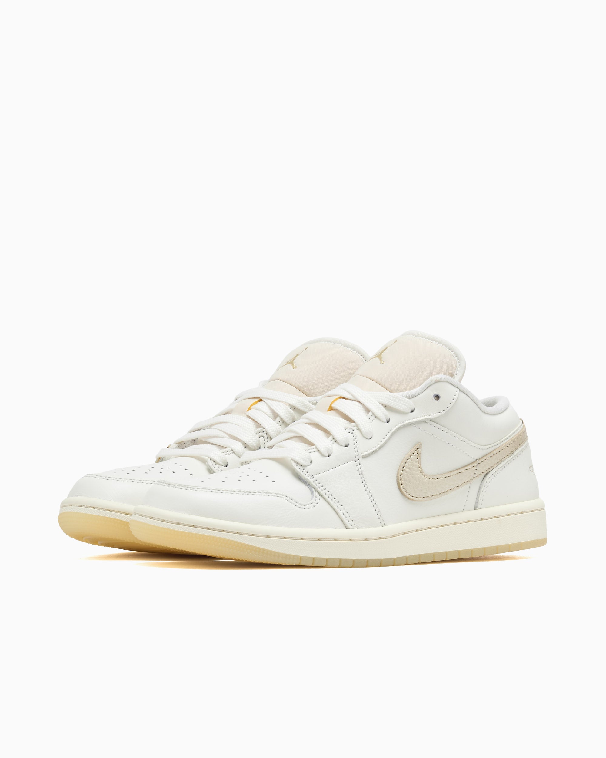 Sneakers Air Jordan Women's  1 Low SE "Hoops Gold Pack" - HV5157-100