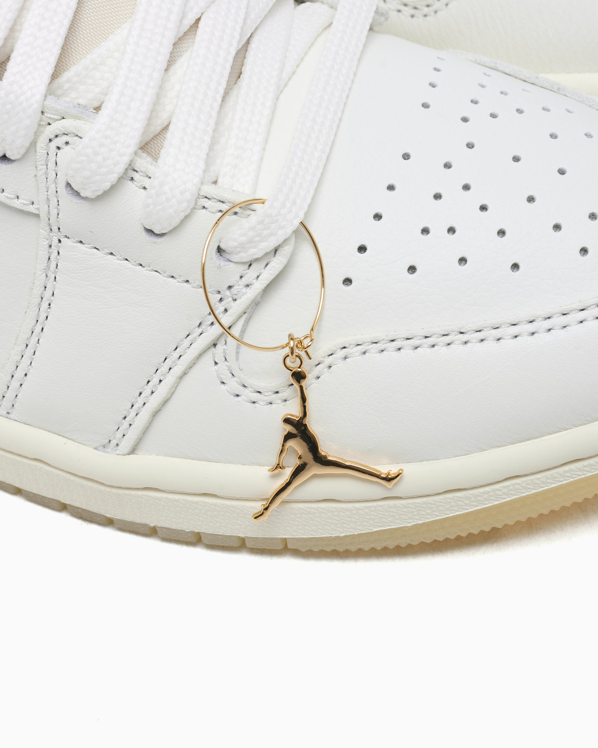 Sneakers Air Jordan Women's  1 Low SE "Hoops Gold Pack" - HV5157-100