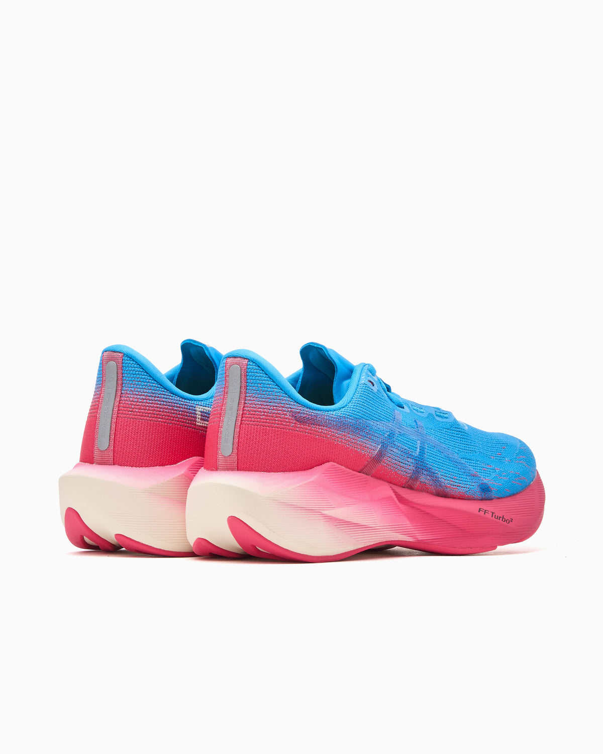 Sneakers ASICS x Distance Novablast 6 "Digital Aqua" - 1013A263-400