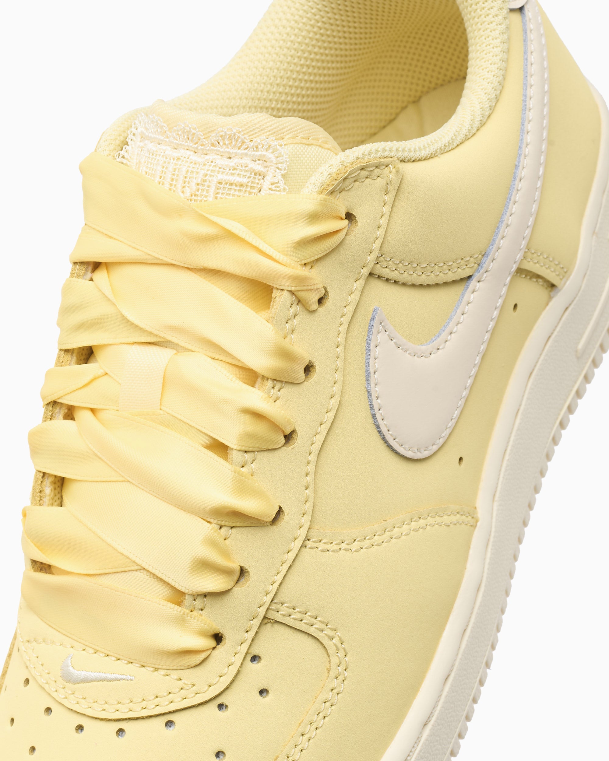 Sneakers Nike Women's Air Force 1 Retro Premium "Ribbon Lace" - IR0871-700