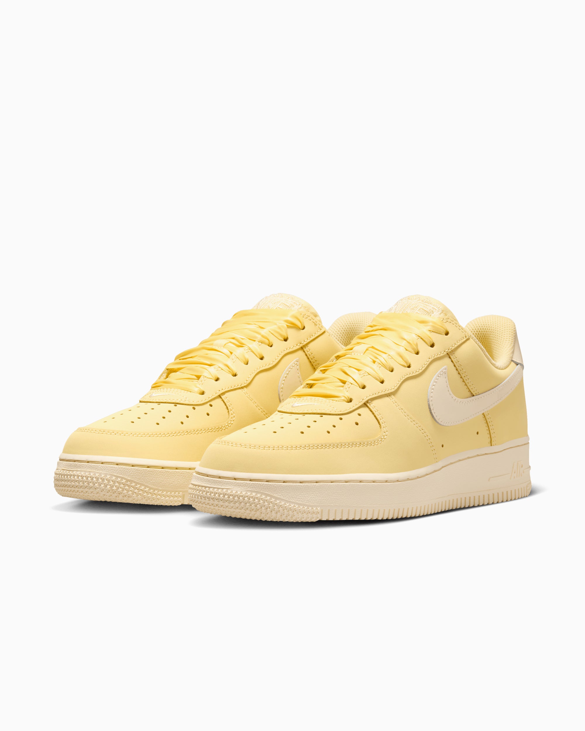 Sneakers Nike Women's Air Force 1 Retro Premium "Ribbon Lace" - IR0871-700