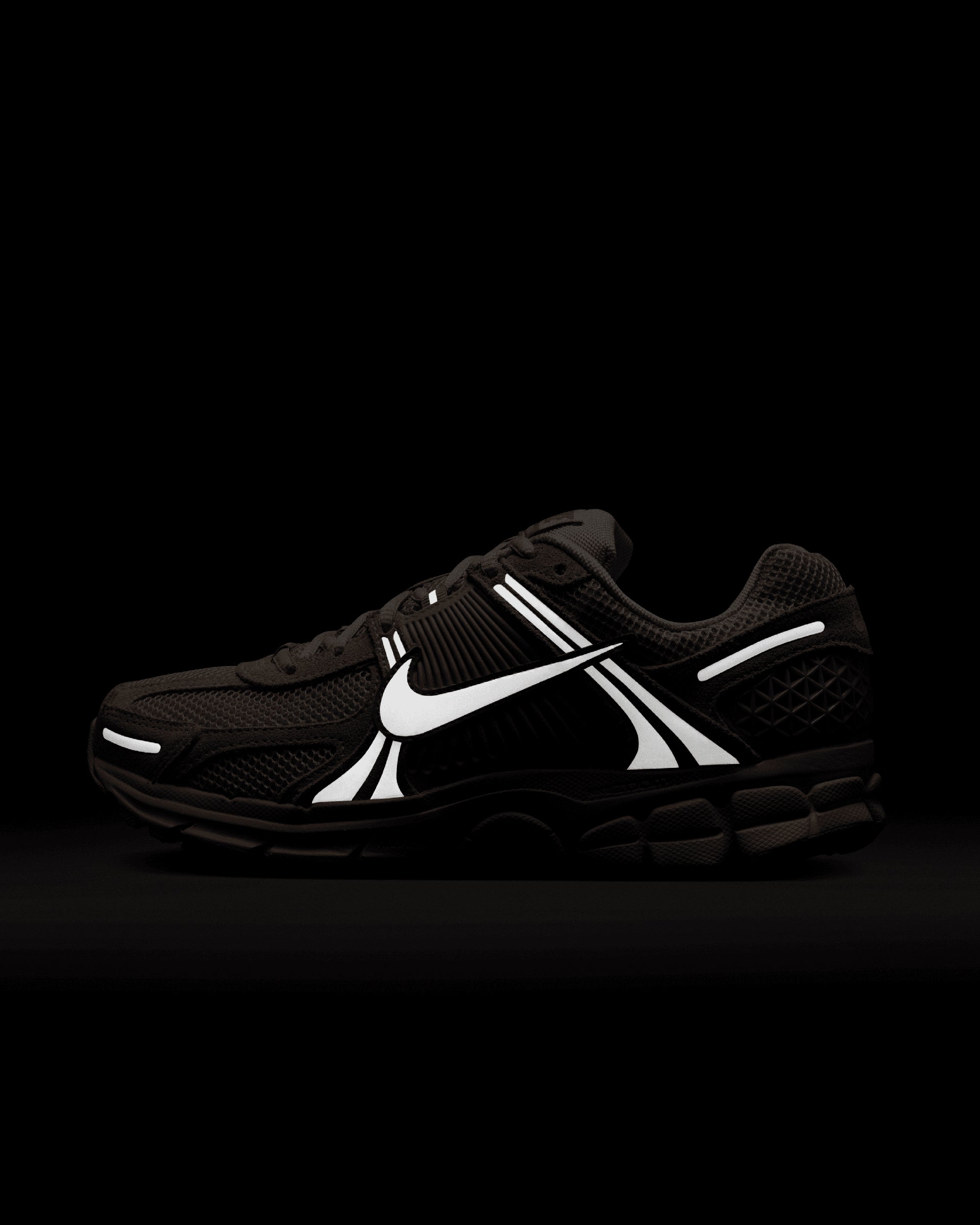 Sneakers Nike Women's Zoom Vomero 5 "Silt Red" - HQ0458-600