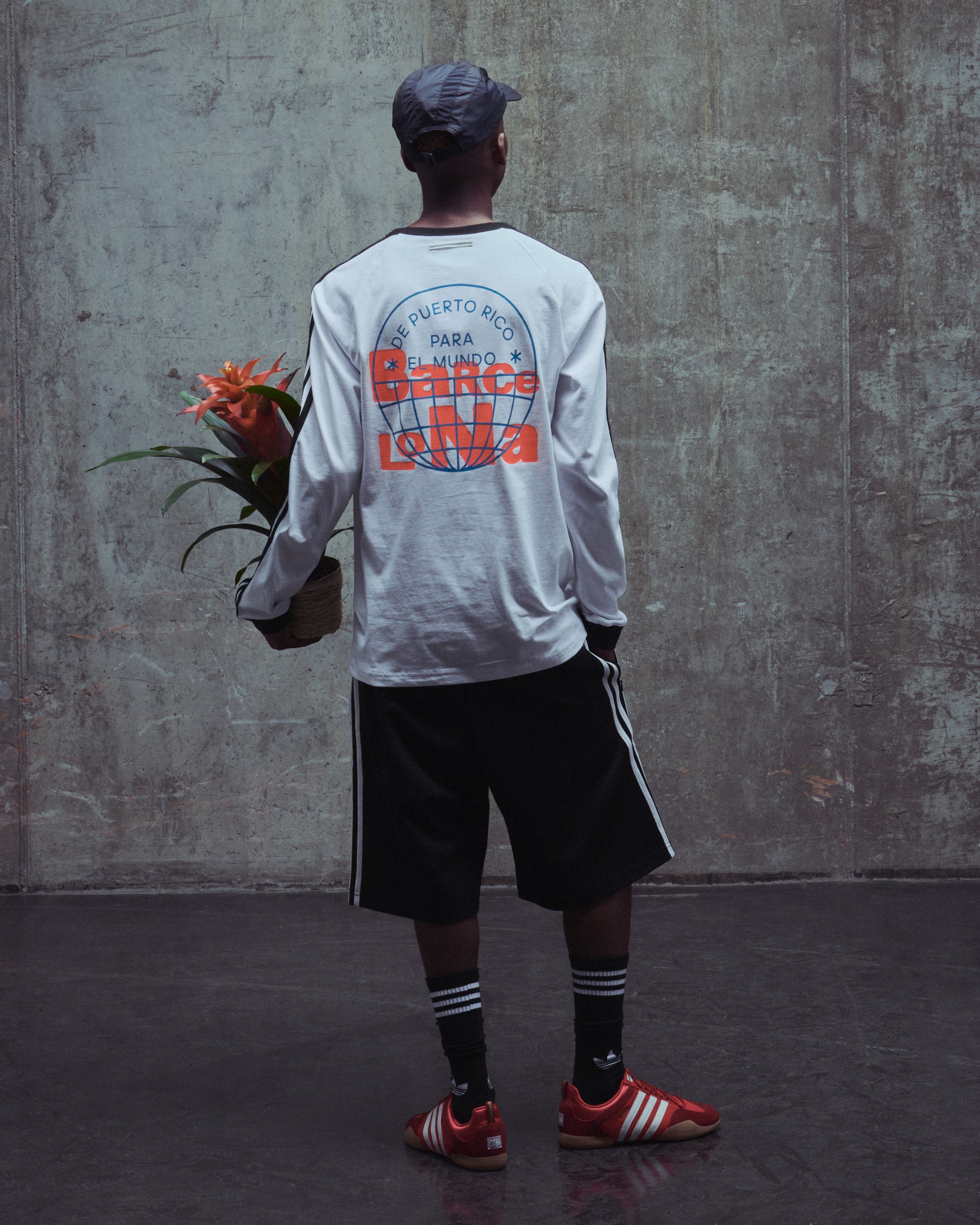T-Shirts adidas Originals x Bad Bunny DtMF Tour Merch "Barcelona" Long-Sleeved Relaxed Men's T-Shirt - LH0418