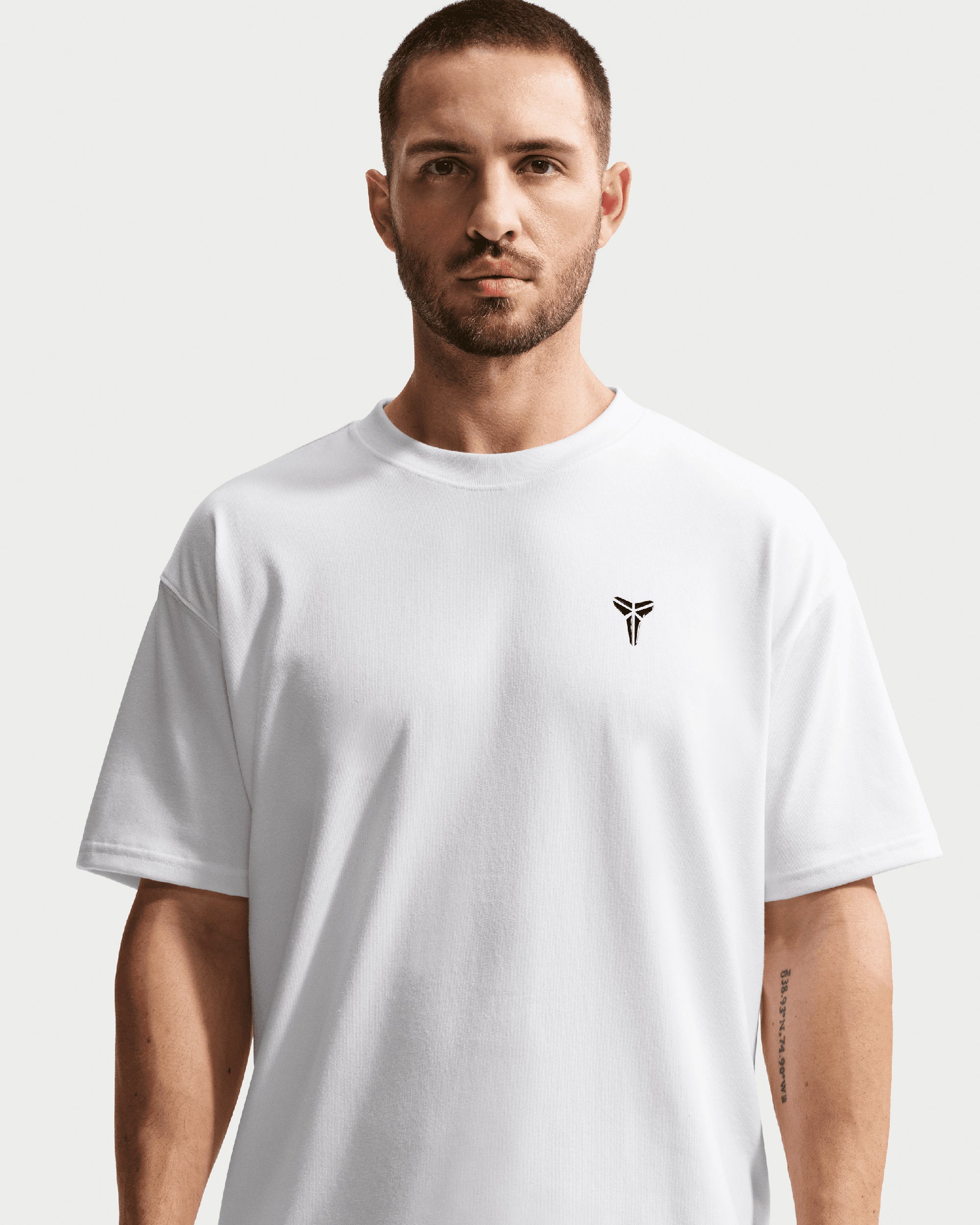 Kobe Bryant DRI-FIT Tシャツ T-Shirt com logótipo Relaxed Nike x Kobe Bryant Max90 Dri-FIT 